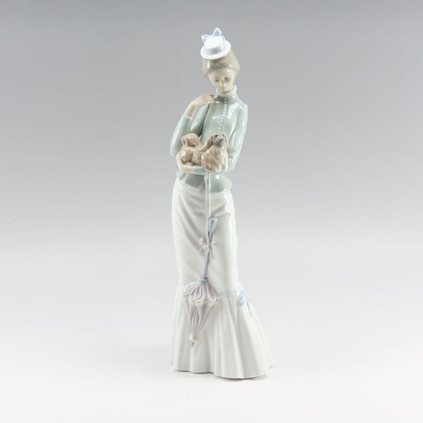 LLADRO 置物リヤドロ4893 仔犬とお散歩　仔犬を抱く貴婦人 LLADRO 置物リヤドロ4893 仔犬とお散歩 仔犬を抱く貴婦人 - メルカリ