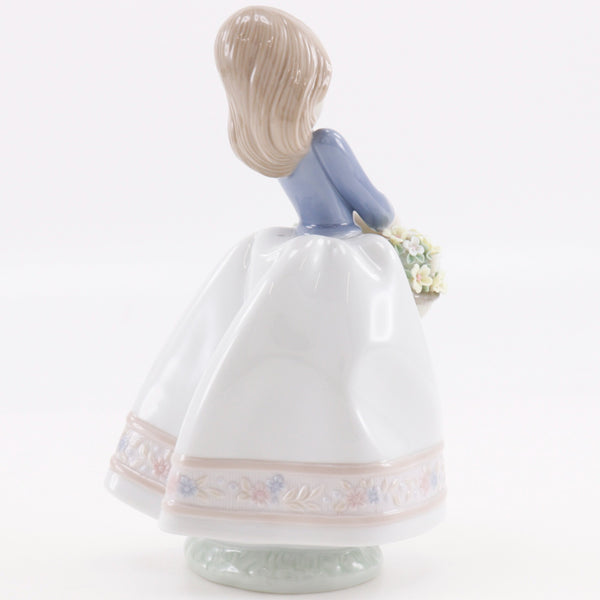 Lladro】リヤドロ 5月の花 置物 オブジェ – NISHIKINO VINTAGE KYOTO