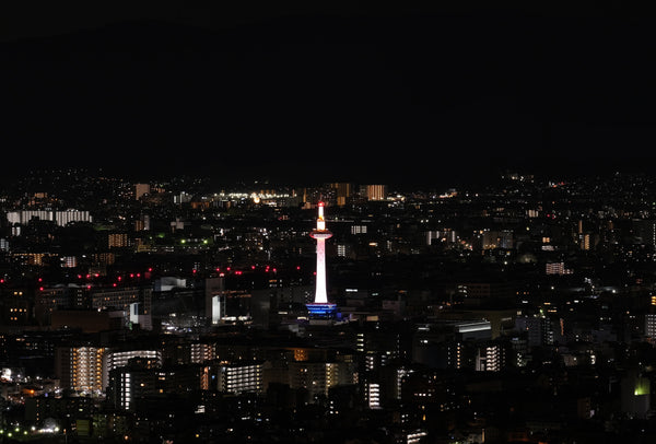 [Let's take a picture] Just look into the Kyoto Tower