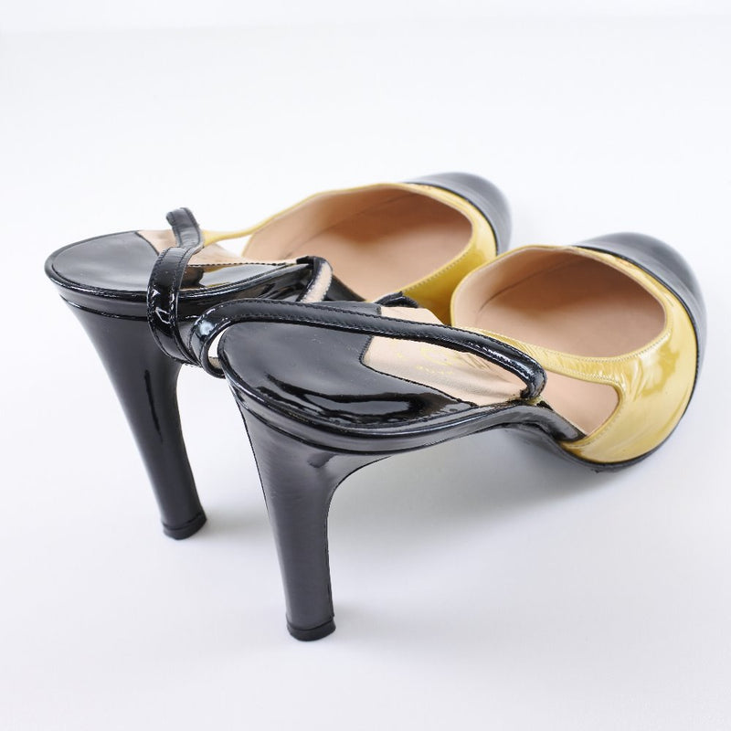[香奈儿]香奈儿 
 泵凉鞋 
 A17523漆皮黑色36 1/2雕刻泵女士A级