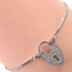[Dior] Christian Dior 
 Brazalete de la llave del corazón 
 Plata alrededor de 5.2G Heart Key Damas