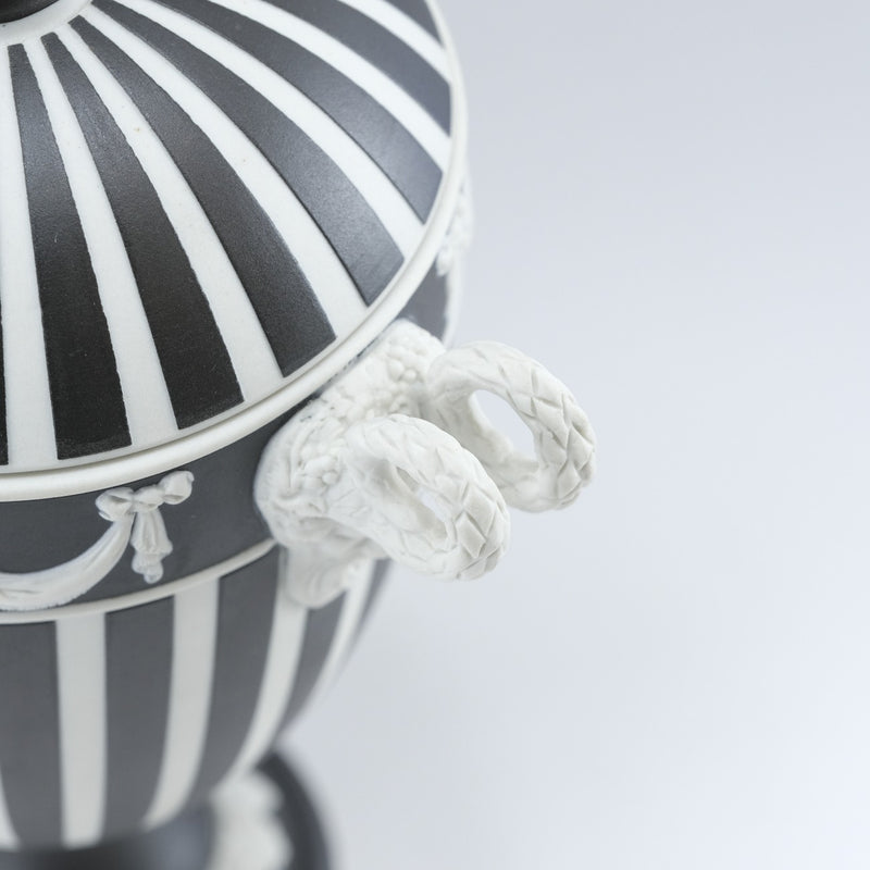 ウエッジウッド ブラック ジャスパー トロフィー ユニセックス オブジェ