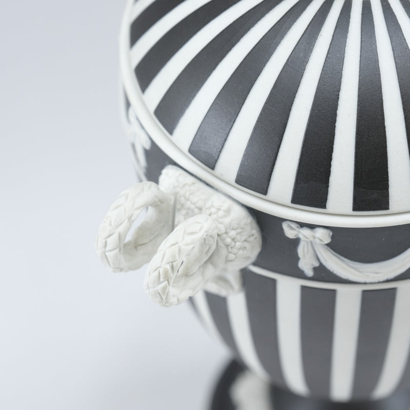 ウエッジウッド ブラック ジャスパー トロフィー ユニセックス オブジェ ウエッジウッド ブラック ジャスパー トロフィー ユニセックス オブジェ