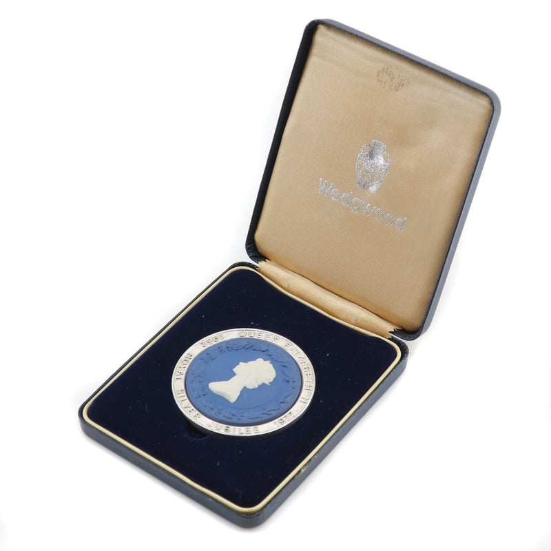 【Wedgwood】ウェッジウッド
 クィーンエリザベス女王シルバージュビリー 1952-1977 記念メタル 輸入雑貨
 Queen Elizabeth Silver Jubilee 1952-1977 Commemorative Metal _