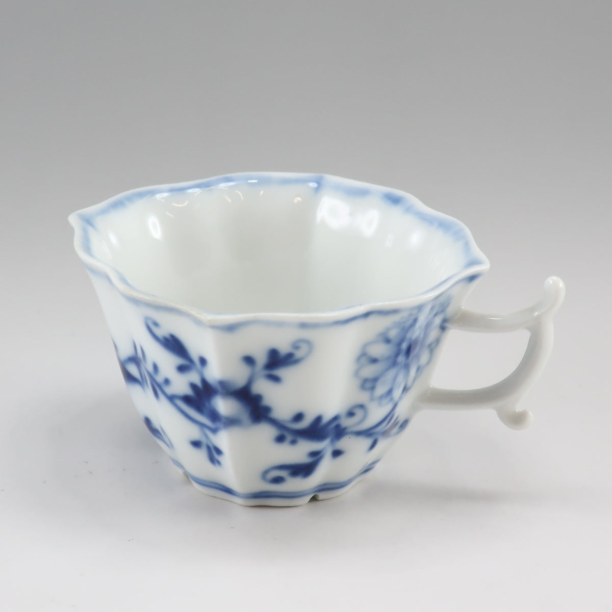 食器 Meissen, antique Antique Meissen Porcelain Hand Painted Hinged Trinket Box