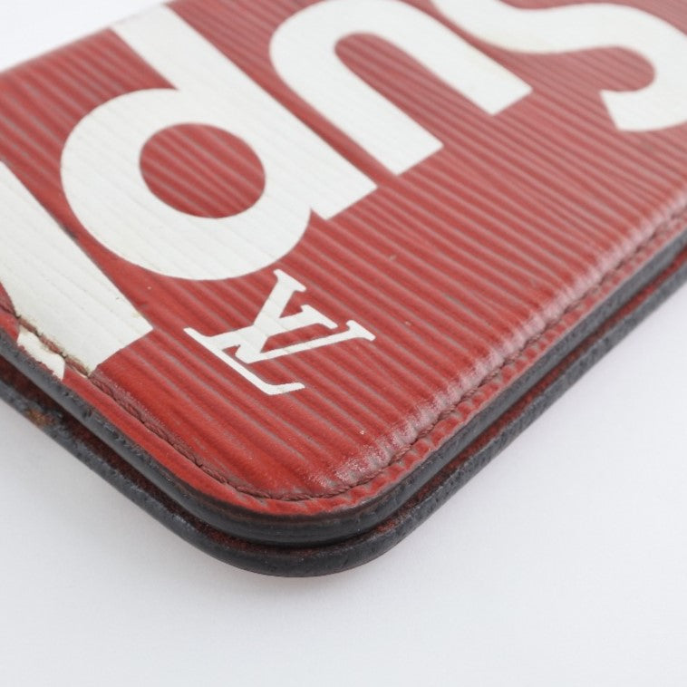 [Louis Vuitton] Louis Vuitton 
 Case de teléfonos inteligentes de folio iPhone7 
 Supremo Supreme M64498 Epiler Red BC1197 grabado iPhone7 folio damas