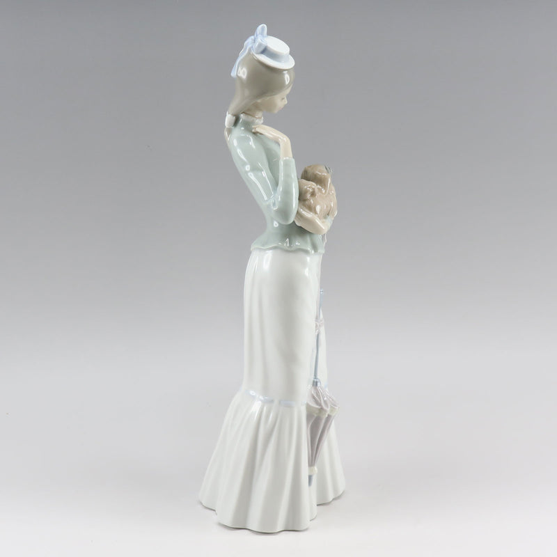 Lladro】リヤドロ 仔犬とお散歩(A WALK WITH THE DOG) オブジェ 4893