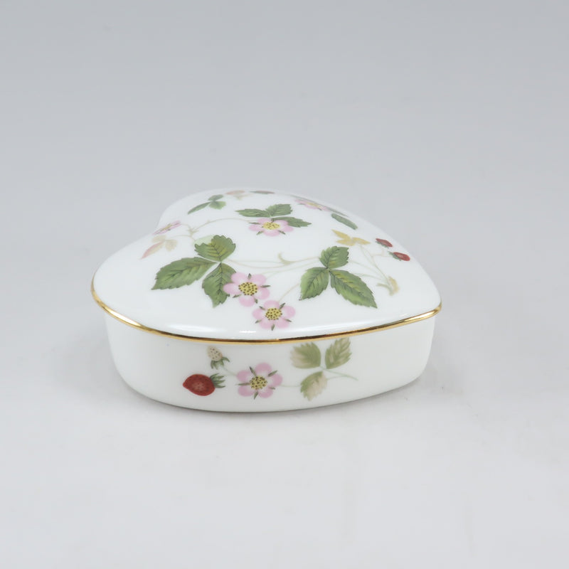[Wedgwood] Wedgewood 
 Wild strawberry import goods 
 Porcelain with accessories Wild Strawberry _A Rank