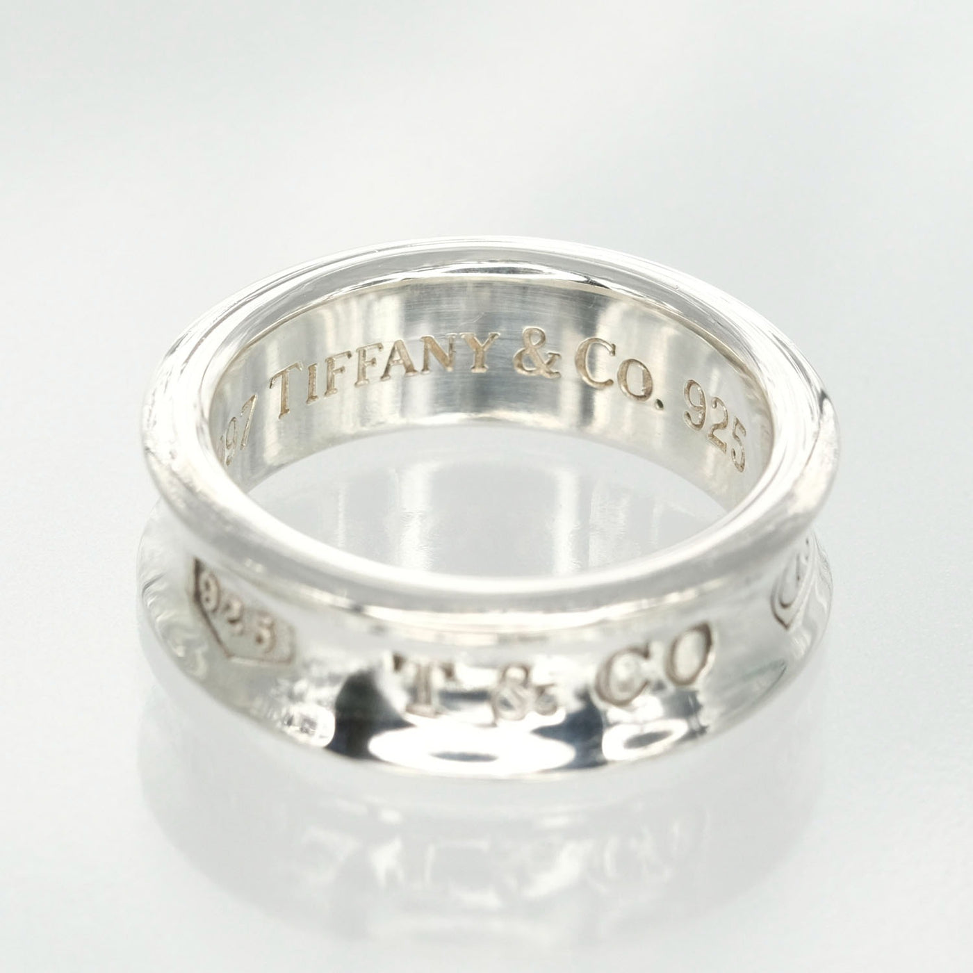 ティファニー　ナローリング　指輪　13.5号 TIFFANY&Co.】ティファニー リング・指輪 13.5号 – NISHIKINO