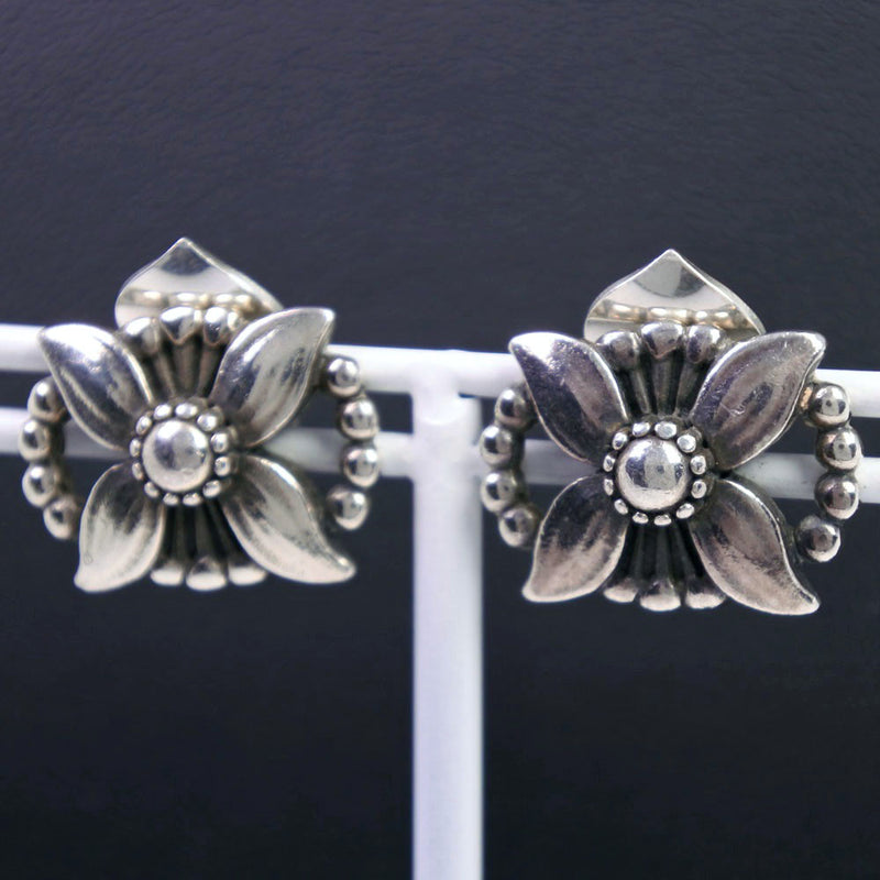 Georg Jensen】ジョージジェンセン 花 イヤリング – NISHIKINO Georg Jensen】ジョージジェンセン 花 イヤリング – NISHIKINO