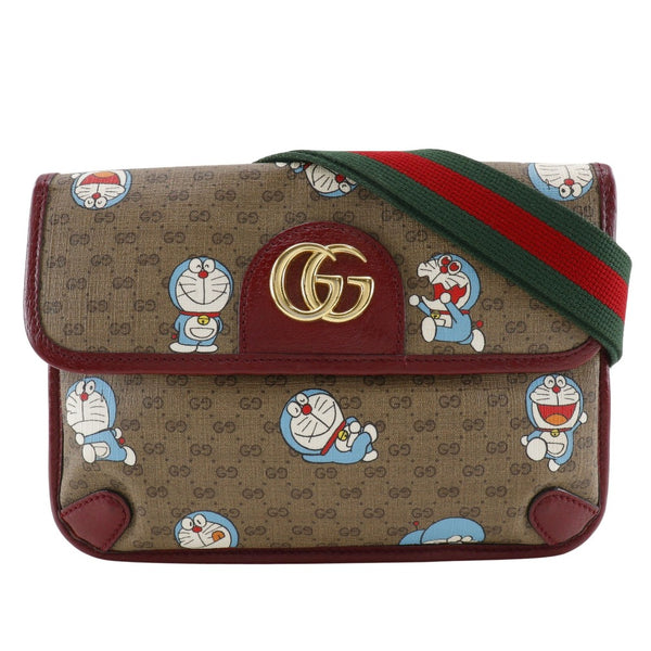 【GUCCI】グッチ
 ドラえもんコラボ ウエストバッグ
 ボディバッグ 647817 GGスプリームキャンバス 茶 肩掛け マグネットタイプ Doraemon collaboration レディース