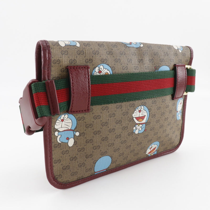 【GUCCI】グッチ
 ドラえもんコラボ ウエストバッグ
 ボディバッグ 647817 GGスプリームキャンバス 茶 肩掛け マグネットタイプ Doraemon collaboration レディース