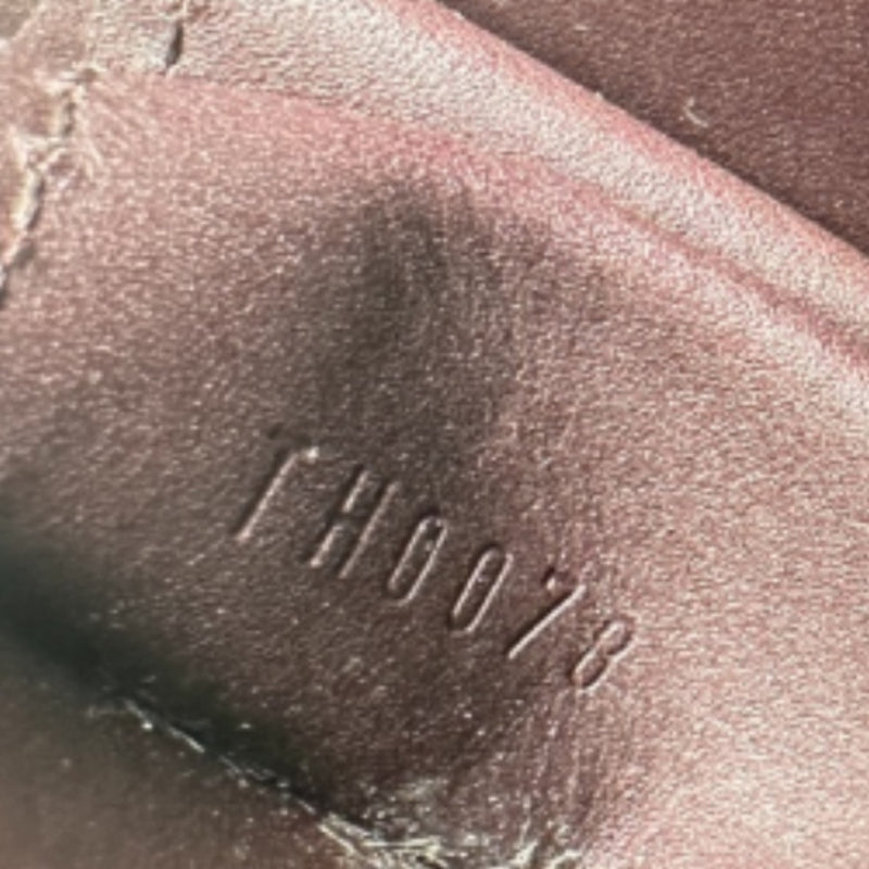 [Louis Vuitton]路易威登 
 港口莫奈酷硬币盒 
 M93561会标Verni Amalant紧固件Portonne Cool Ladies