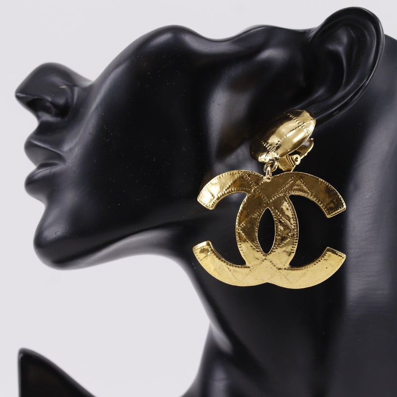 早い者勝ち！正規 CHANEL ココマーク イヤリング オールドシャネル 　　黒 CHANEL】シャネル ココマーク イヤリング – NISHIKINO VINTAGE KYOTO