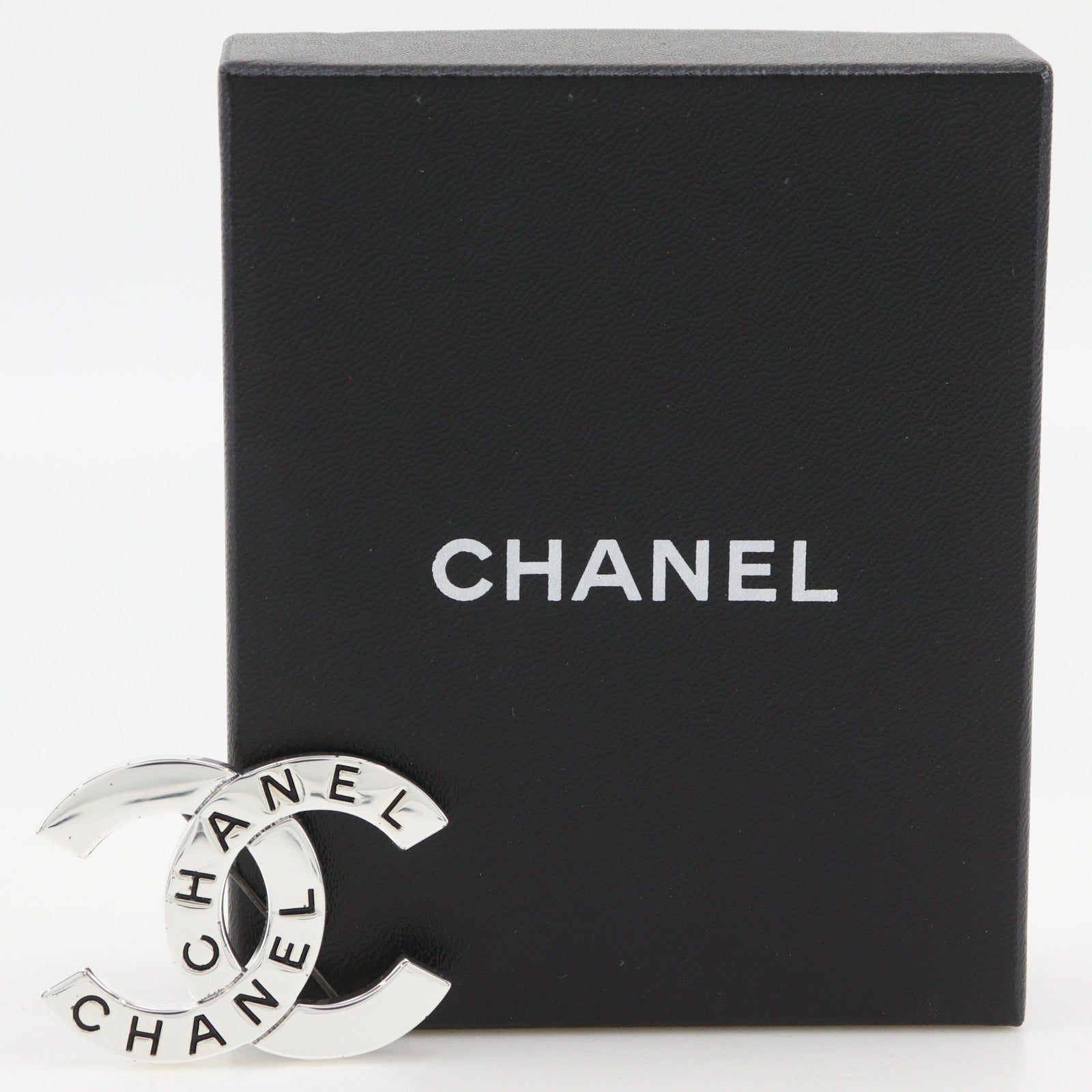 CHANEL】シャネル ココマーク ロゴ ブローチ – NISHIKINO VINTAGE KYOTO