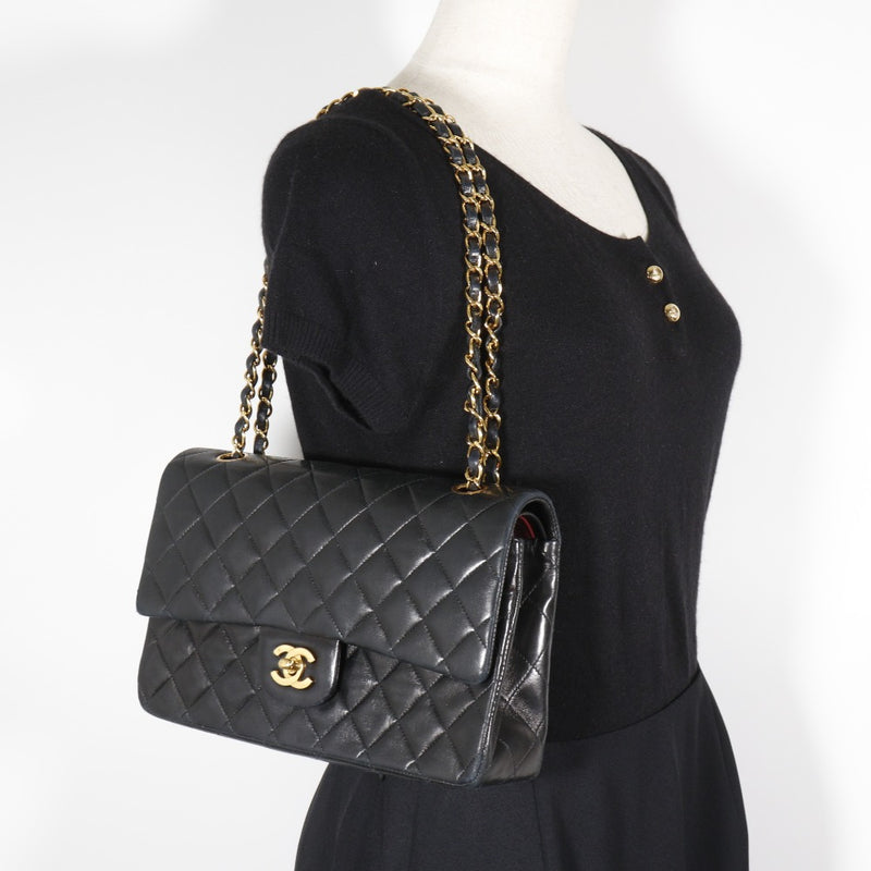 ノア　CHANELマトラッセ Maxi flapbag , Grained calfskin & silver-tone metal, black