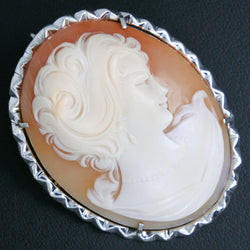Cameo brooch 
 Menou x Metal Silver Approximately 9.4g CAMEO Ladies A Rank