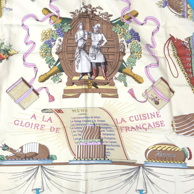【HERMES】エルメス
 カレ90 スカーフ
 A LA GLOIRE DE LA CUISINE FRANCAISE フランス料理を讃えて シルク 青/ベージュ Carre90 レディースA-ランク