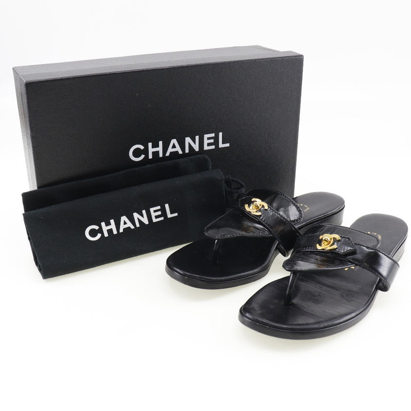 [Chanel] Chanel 
 Sandalias de cocomar 
 Tong Turn Lock Patente de cuero de cuero negro Coco Mark Ladies