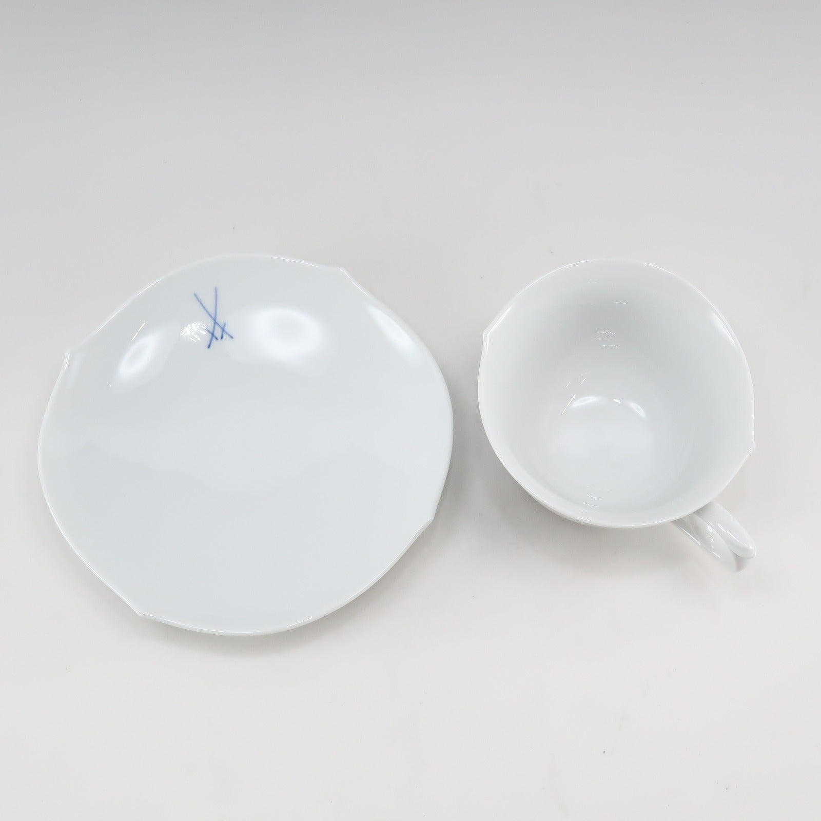 Meissen】マイセン 双剣マーク 食器 ティーカップ＆ソーサー×2 825001/28633 ポーセリン twin sword mar –  KYOTO NISHIKINO