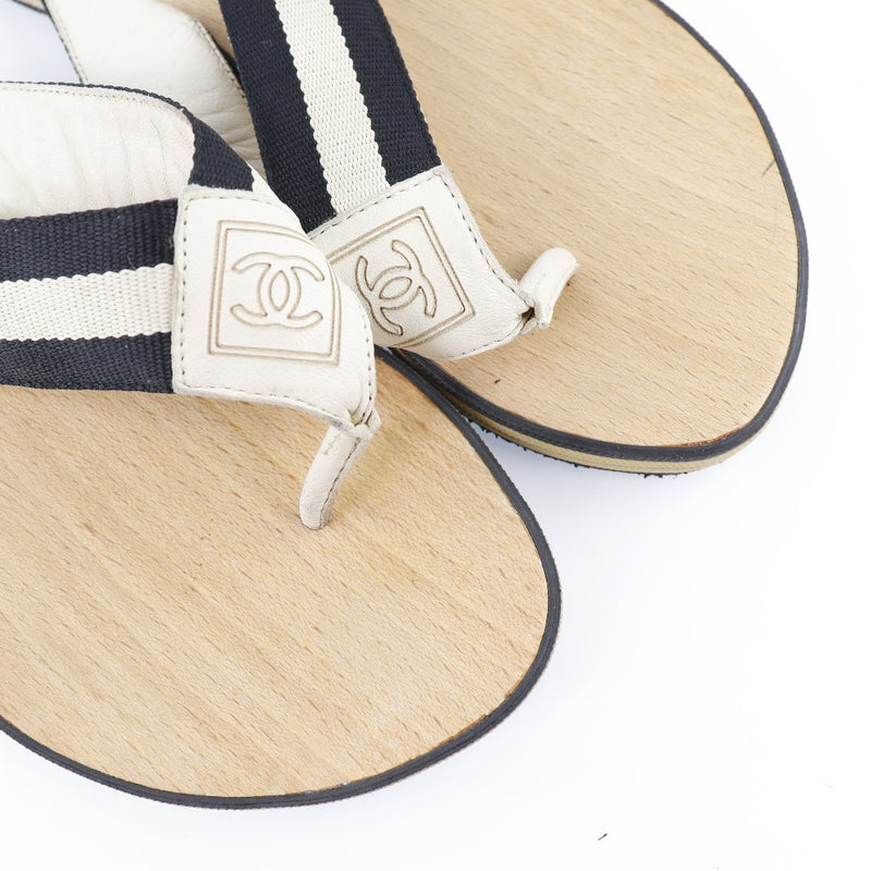 [CHANEL] Chanel 
 Sports line beach sandals 
 Coco Mark 06C-G 24999 Canvas x Wood x Leather White/Black SPORTS LINE Ladies