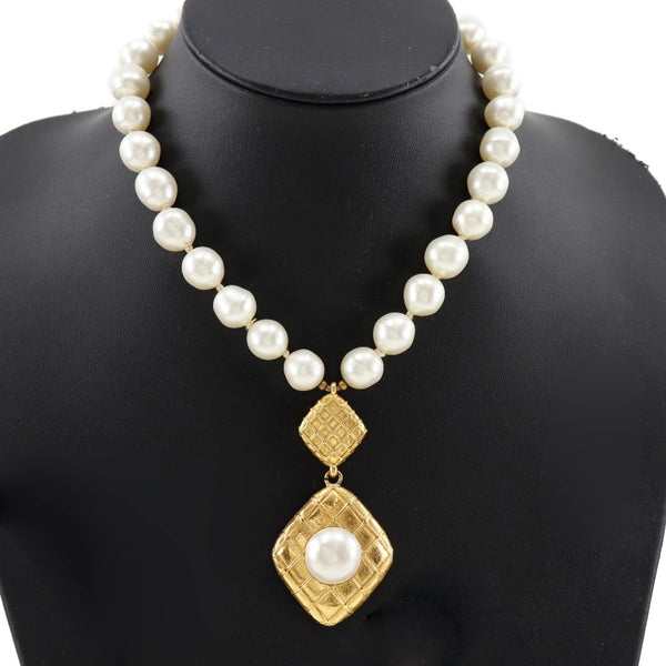 [Chanel] Chanel 
 collar 
 Chapado de oro x perla falsa alrededor de 110.7g damas