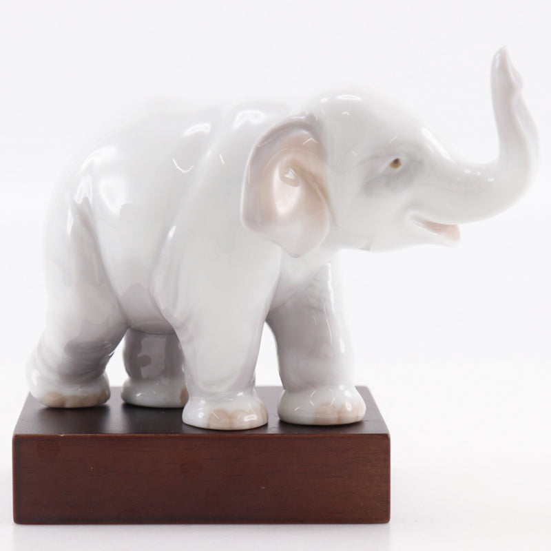 Lladro】リヤドロ 幸運のゾウ 置物 オブジェ – NISHIKINO VINTAGE KYOTO