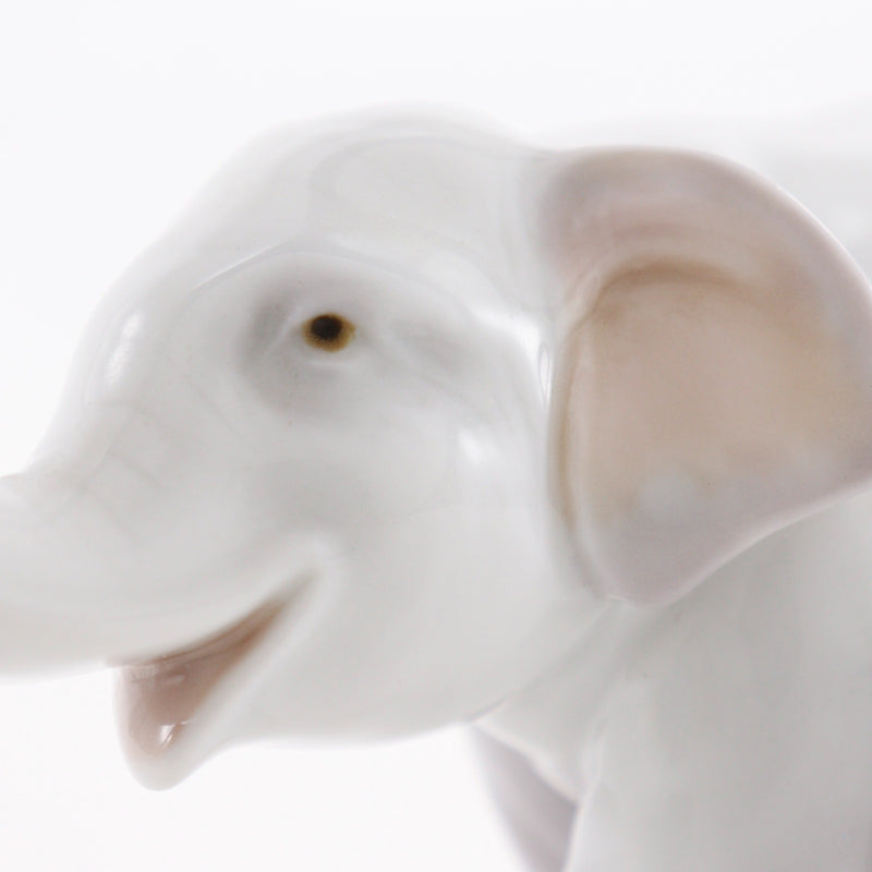 Lladro】リヤドロ 幸運のゾウ 置物 オブジェ – NISHIKINO VINTAGE KYOTO