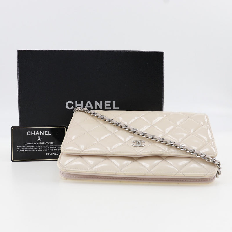 [CHANEL] Chanel 
 Chain wallet long wallet 
 Patent leather snap button CHAIN ​​WALLET Ladies