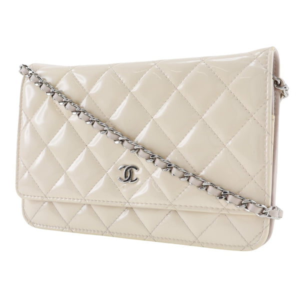 [CHANEL] Chanel 
 Chain wallet long wallet 
 Patent leather snap button CHAIN ​​WALLET Ladies