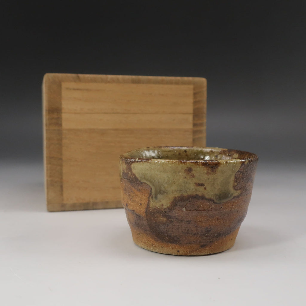加守田章二 作 灰釉ぐい呑み ( 合箱 ) 陶磁器 骨董品 – NISHIKINO