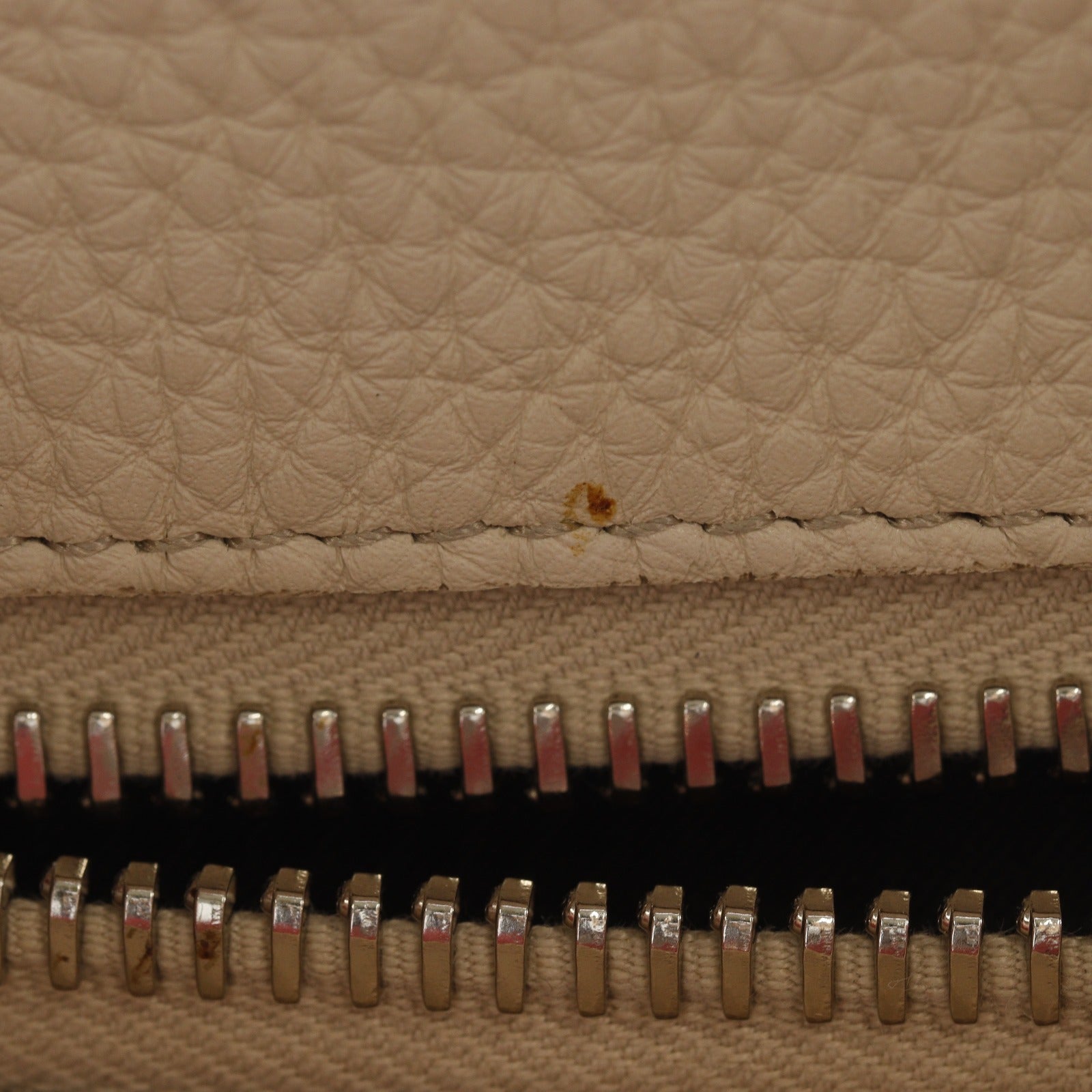 FENDI】フェンディ ピーカブー ミディアム ハンドバッグ 8BN226 