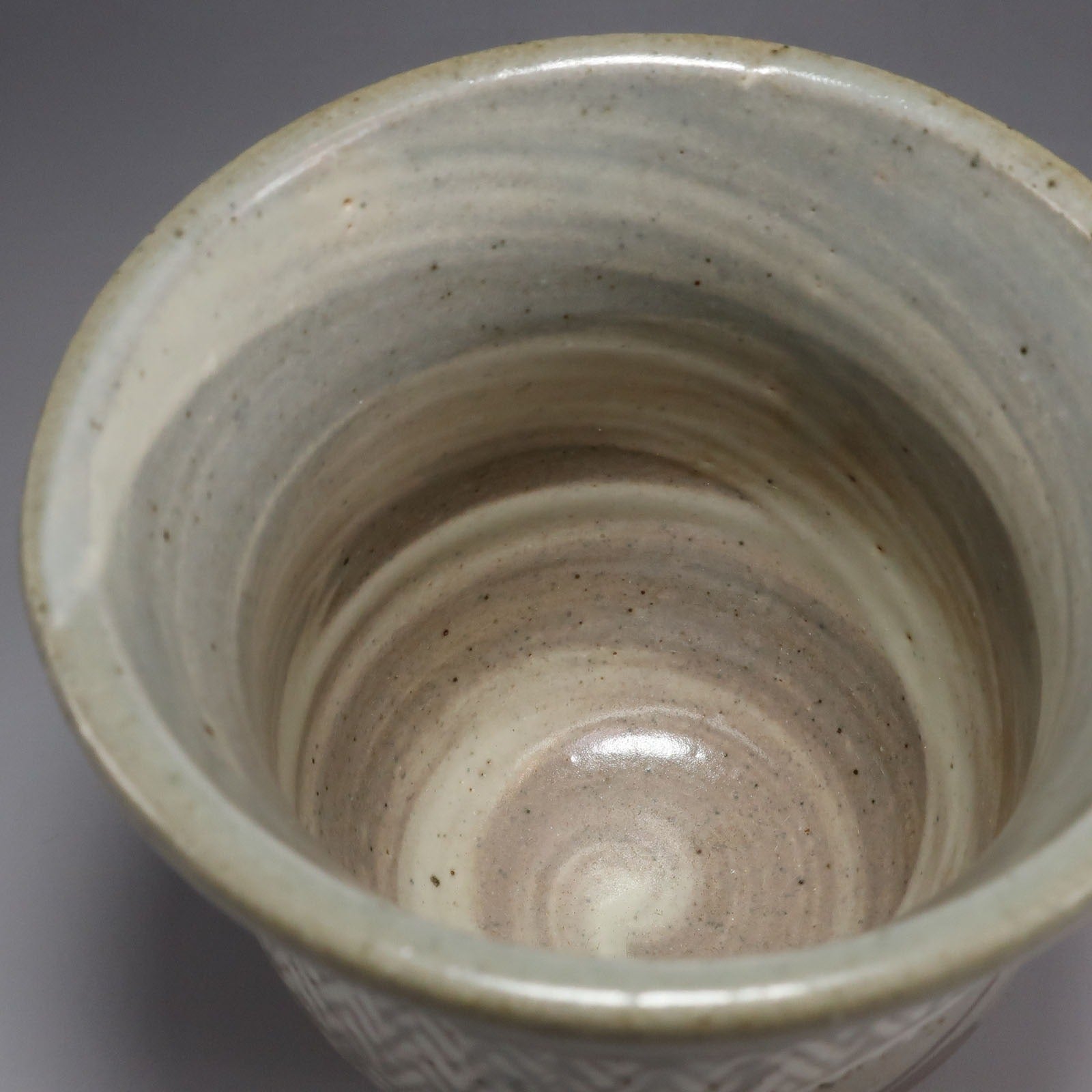 人間国宝 島岡達三 作 】 象嵌湯呑 陶磁器 骨董品 – NISHIKINO VINTAGE 人間国宝 島岡達三 作 】 象嵌湯呑 陶磁器 骨董品 – NISHIKINO VINTAGE