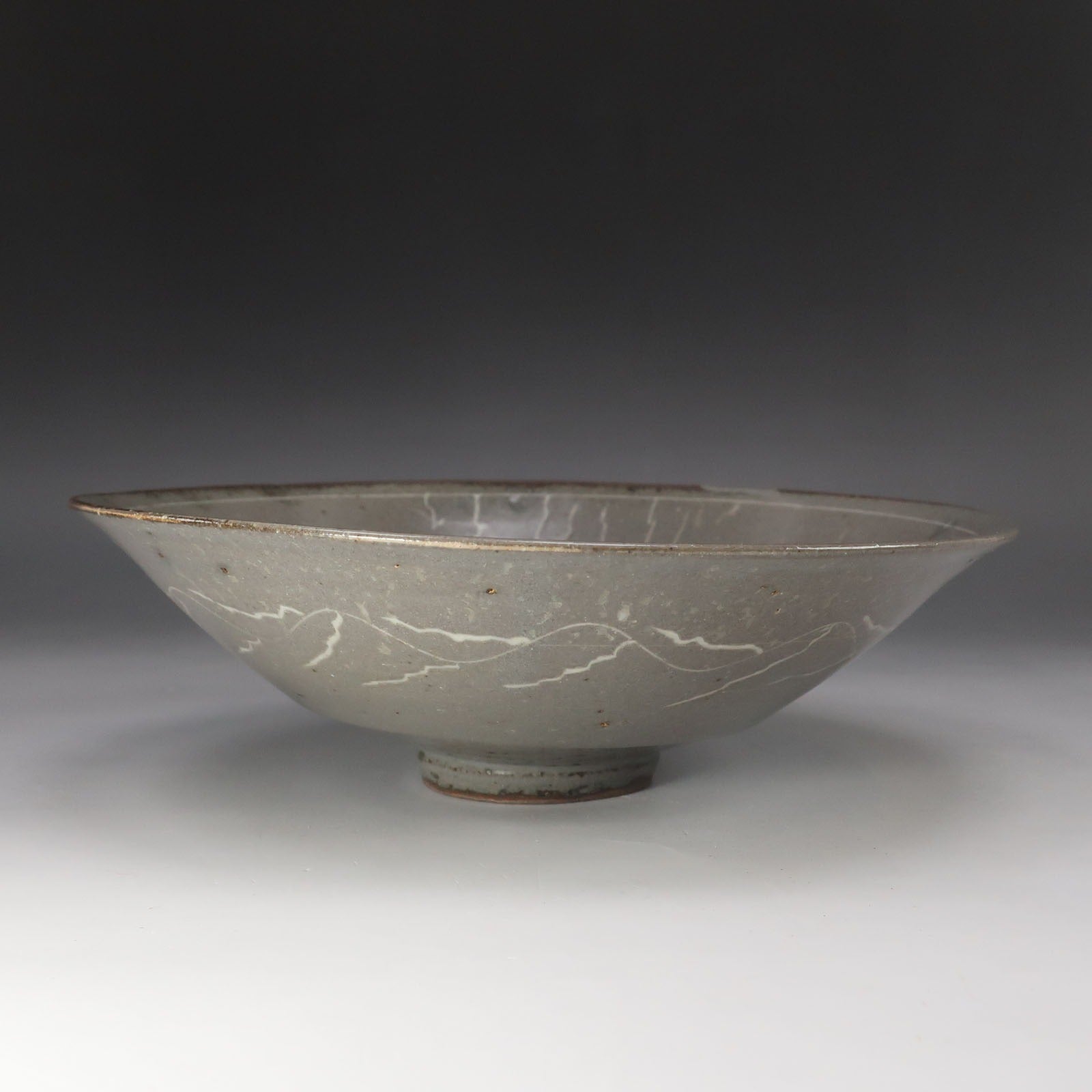 【 人間国宝 松井康成 】 造 白黒象嵌茶碗 陶磁器 _ 骨董品 人間国宝 松井康成 】 造 白黒象嵌茶碗 陶磁器 骨董品 – NISHIKINO