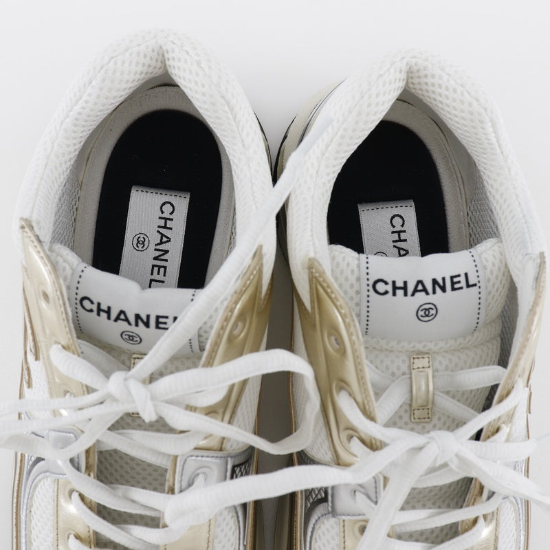 【CHANEL】シャネル
 プレーンロゴメタリック スニーカー
 ストリートスタイル G39794 白/ゴールド/黒 plain logo metallic メンズA+ランク