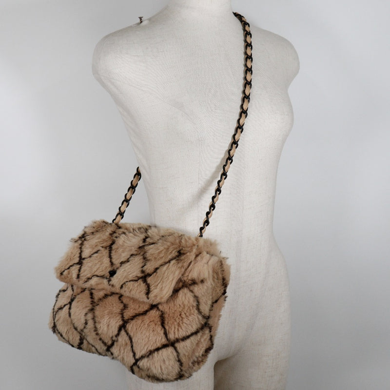 [CHANEL] Chanel 
 Chain shoulder shoulder bag 
 Matrasse Rabbit Fur x Leather Mocha shoulder A5 Turn Lock CHAINSHOULDER Ladies