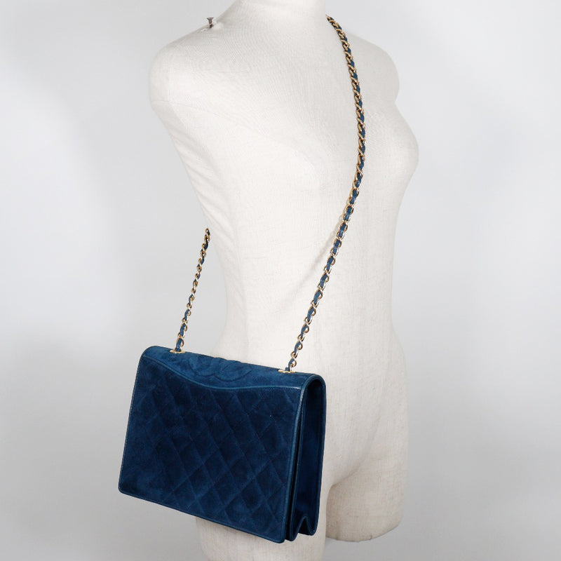 [CHANEL] Chanel 
 Chain shoulder shoulder bag 
 Suede Deep Blue Shoulder A5 Magnet Type CHAINSHOULDER Ladies