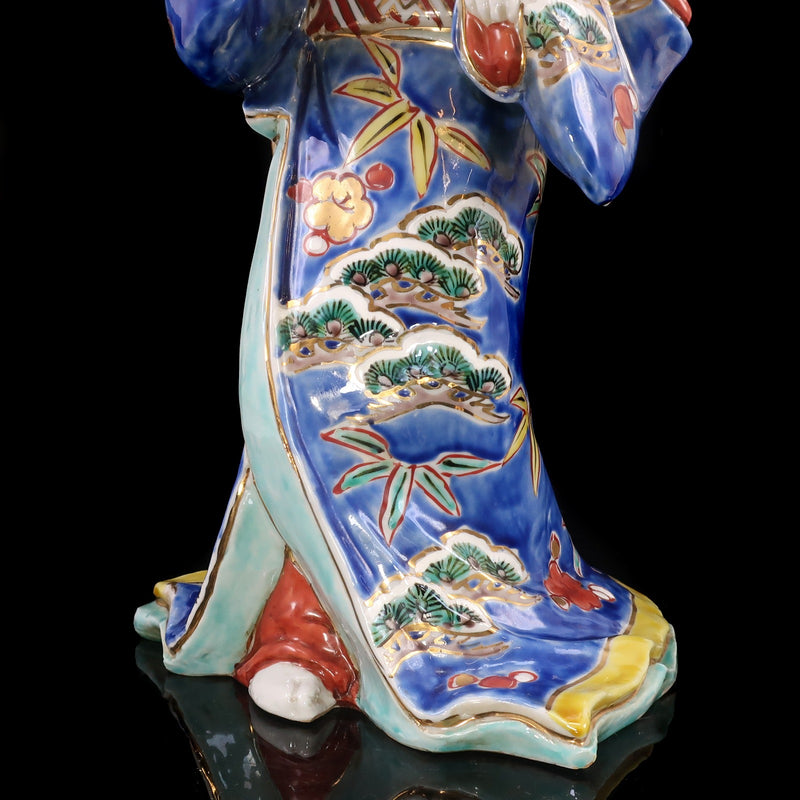 古伊万里 柿右衛門様式 色絵金彩鶴松竹梅文様着物美人人形 置物 陶磁器 _ 骨董品 古伊万里 柿右衛門様式 色絵金彩鶴松竹梅文様着物美人人形 置物 陶磁器