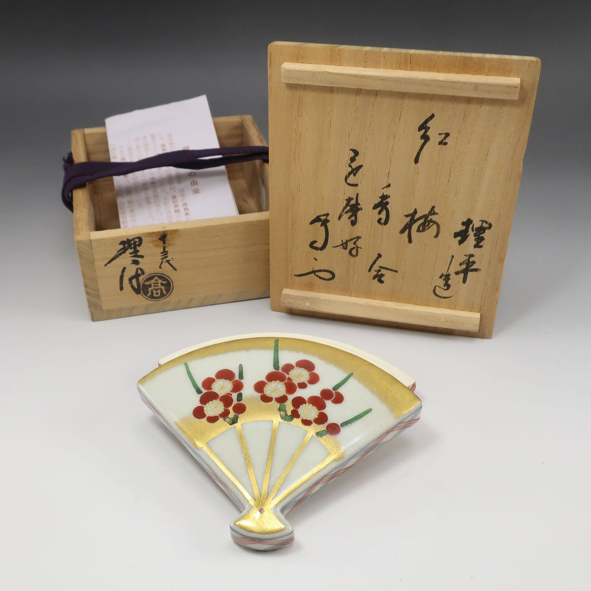 古伊万里 柿右衛門様式 色絵金彩鶴松竹梅文様着物美人人形 置物 陶磁器