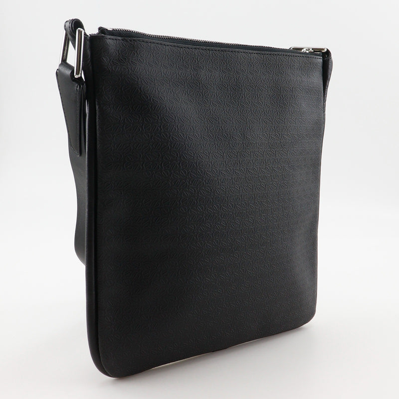 ロエベ ショルダーバッグ 斜め掛け リピート アナグラム ブラック 黒 ビジネス LOEWE】ロエベ リピートアナグラム ショルダーバッグ – NISHIKINO