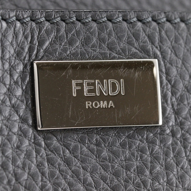 [Fendi]芬迪 
 Peca Boo Essential Business Bag 
 7va476小牛灰色手a4 zay zay peek-a-boo Essential男士