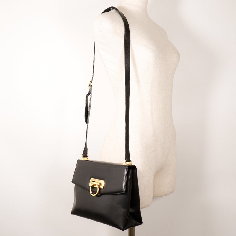 [Salvatore Ferragamo] Salvatore Ferragamo 
 Gancini Shoulder bag 
 Calfskin Black diagonal hanging A5 flap GANCINI Ladies