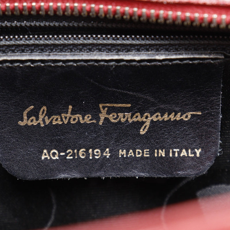 【Salvatore Ferragamo】サルヴァトーレフェラガモ
 ガンチーニ ショルダーバッグ
 型押し AQ216194 レザー 赤 肩掛け A5 ファスナー Gancini レディース