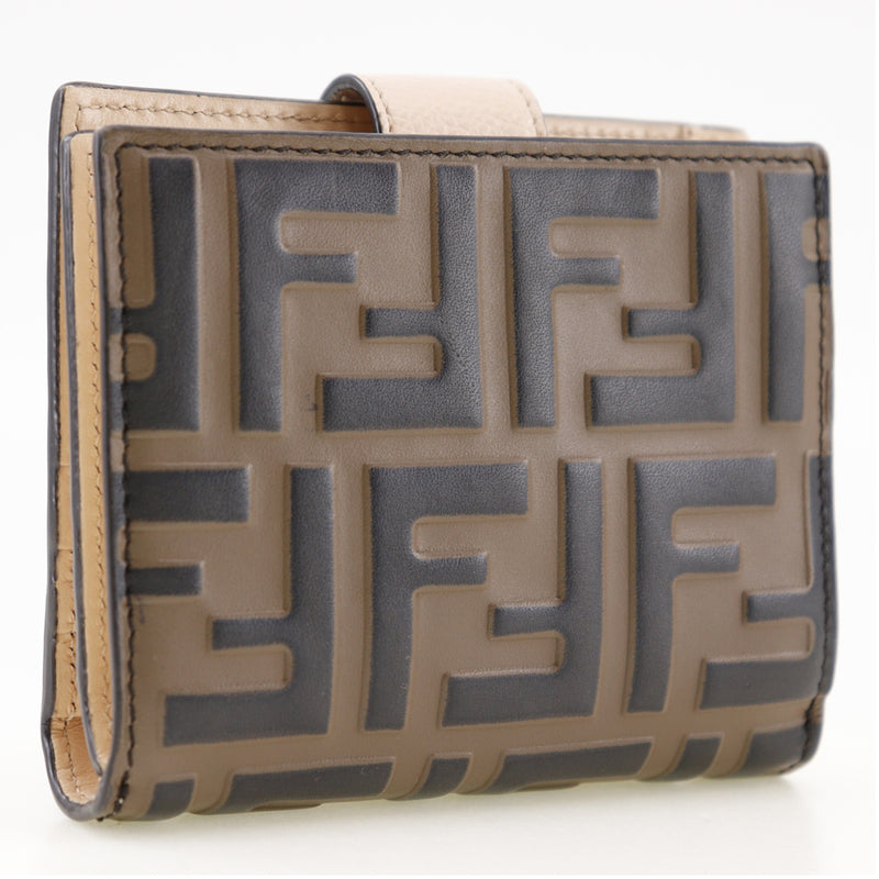 [Fendi] Fendi F Izu Fendi Bi -fold Wallet Zukka Zukka浮雕徽标8M0386皮革茶/粉红色的快照按钮F是Fendi女士