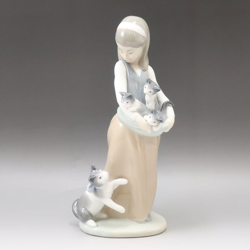 【Lladro】 리야드로 새끼 고양이를 앞치마에 입상 물건