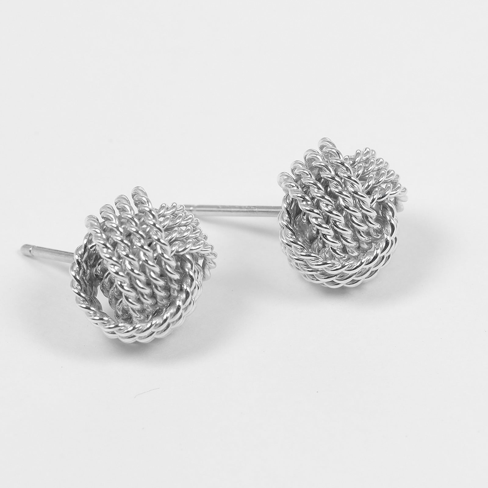 Tiffany サマセット ピアス 片耳のみ メッシュピアス 極美品 TIFFANY&Co.】ティファニー サマセット メッシュ ピアス – NISHIKINO