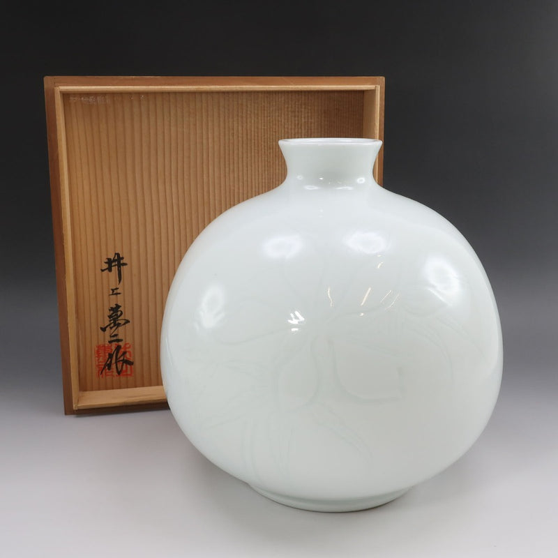 Living National Treasure Manji Inoue Jarrón tallado en porcelana blanca