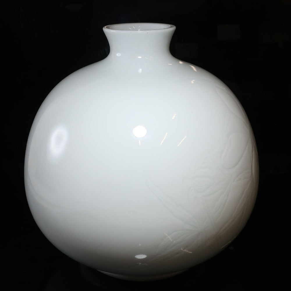 美品　人間国宝　井上萬二　白磁花瓶 人間国宝 井上萬二 白磁彫文壺 花瓶 – NISHIKINO VINTAGE KYOTO
