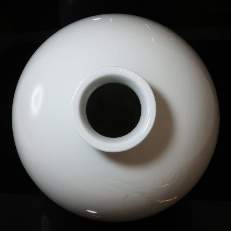 Living National Treasure Manji Inoue Jarrón tallado en porcelana blanca