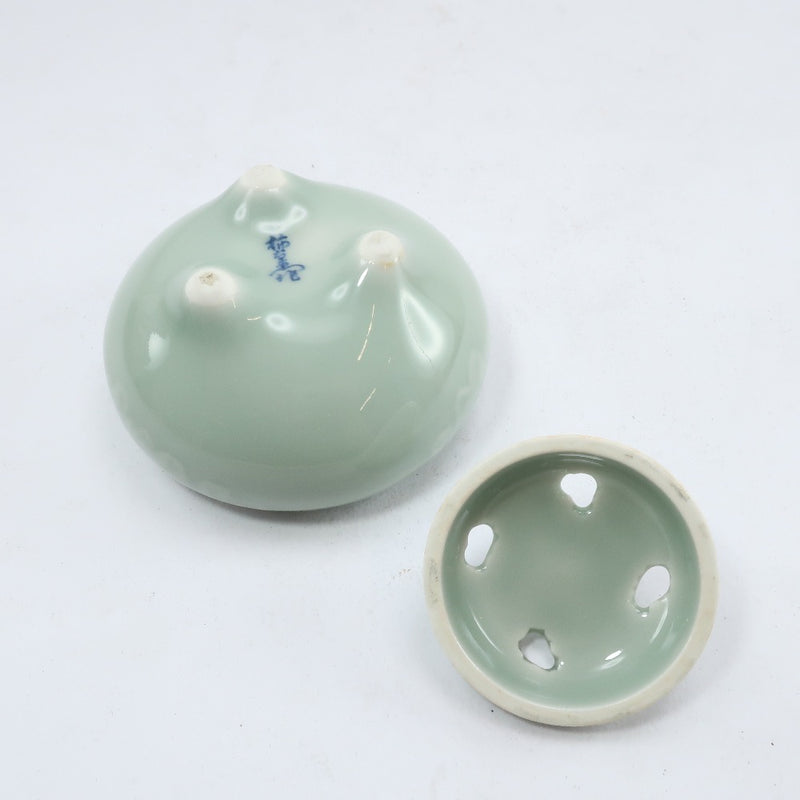 Douze génériques Sakaida Kakiemon Celadon Chrysanthemum Réflexion Brûle d'encens antique